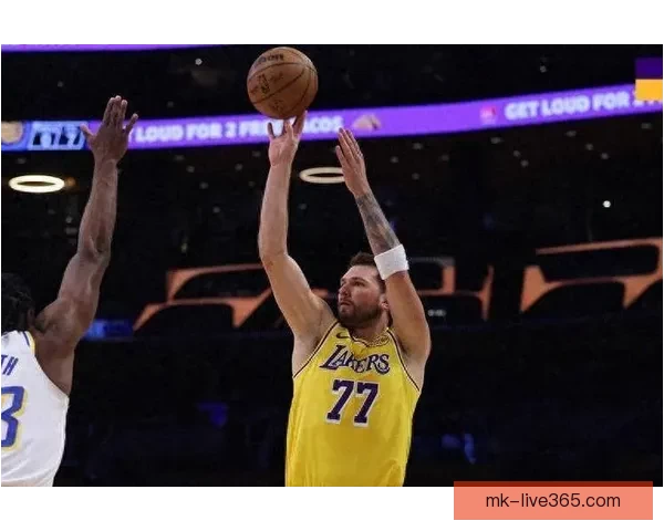 湖人首节崩盘大比分落后雷霆 东契奇状态低迷里夫斯伤情成疑